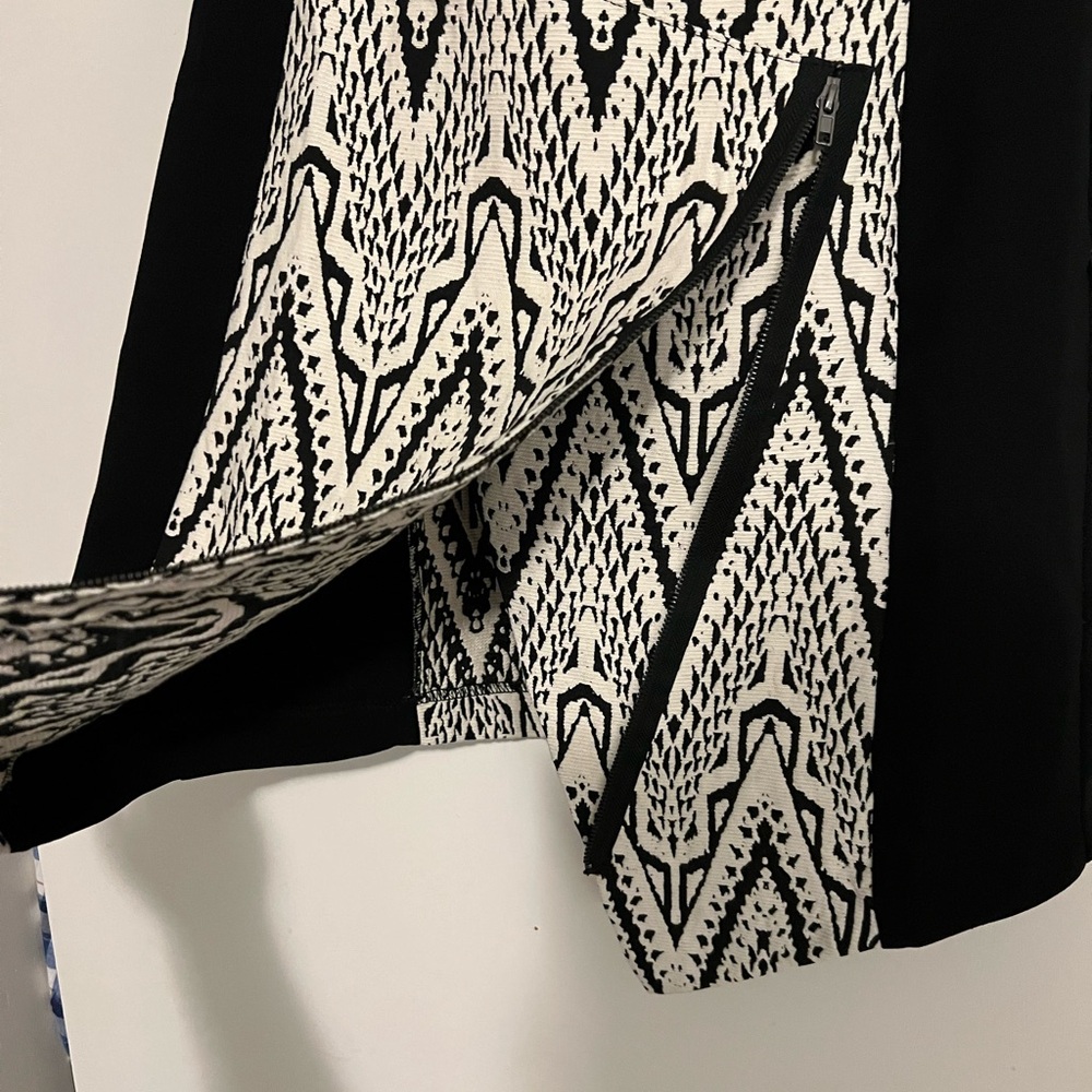Desigual sleeveless dress with embroidery over a fun patterned inset panel - Picture 5 of 5